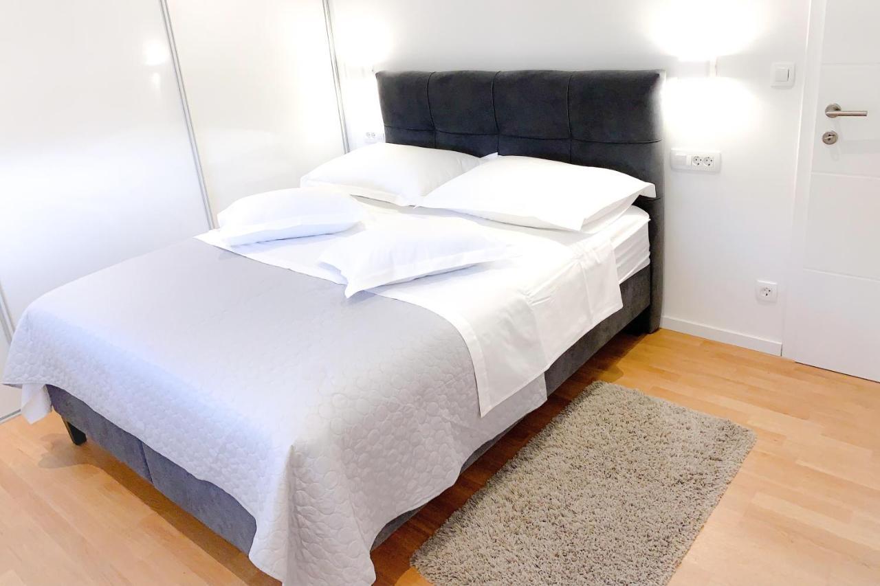 G Apartment Подстрана Екстериор снимка