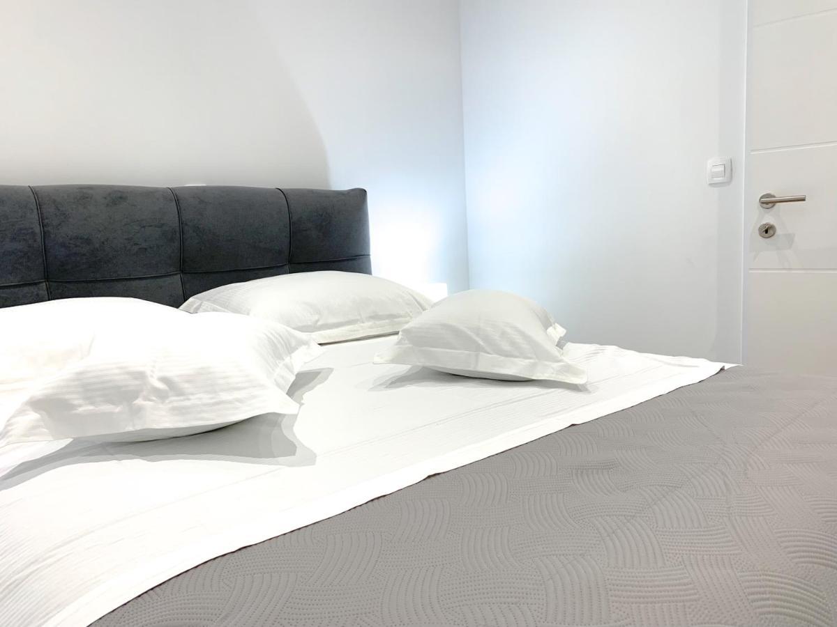 G Apartment Подстрана Екстериор снимка